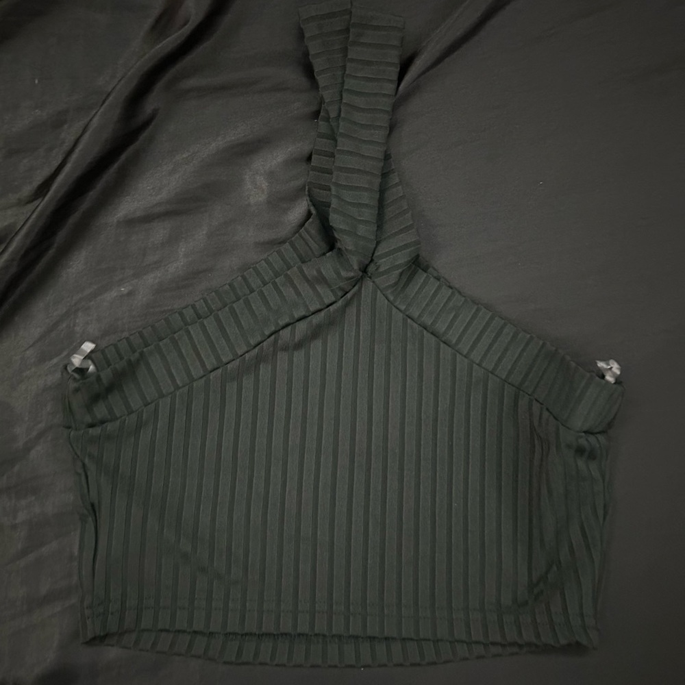 Crossed neck cropped top